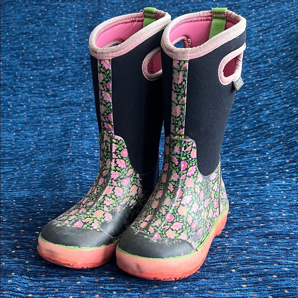 Bogs big kids size 1, Floral rain/snow boots tall - used condition